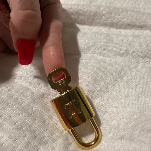 Authentic Lv lock and key - Picture 2 of 5
